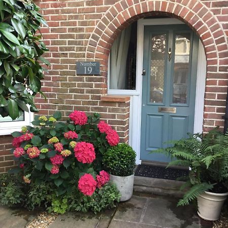 Number 19 B&B Chichester Extérieur photo