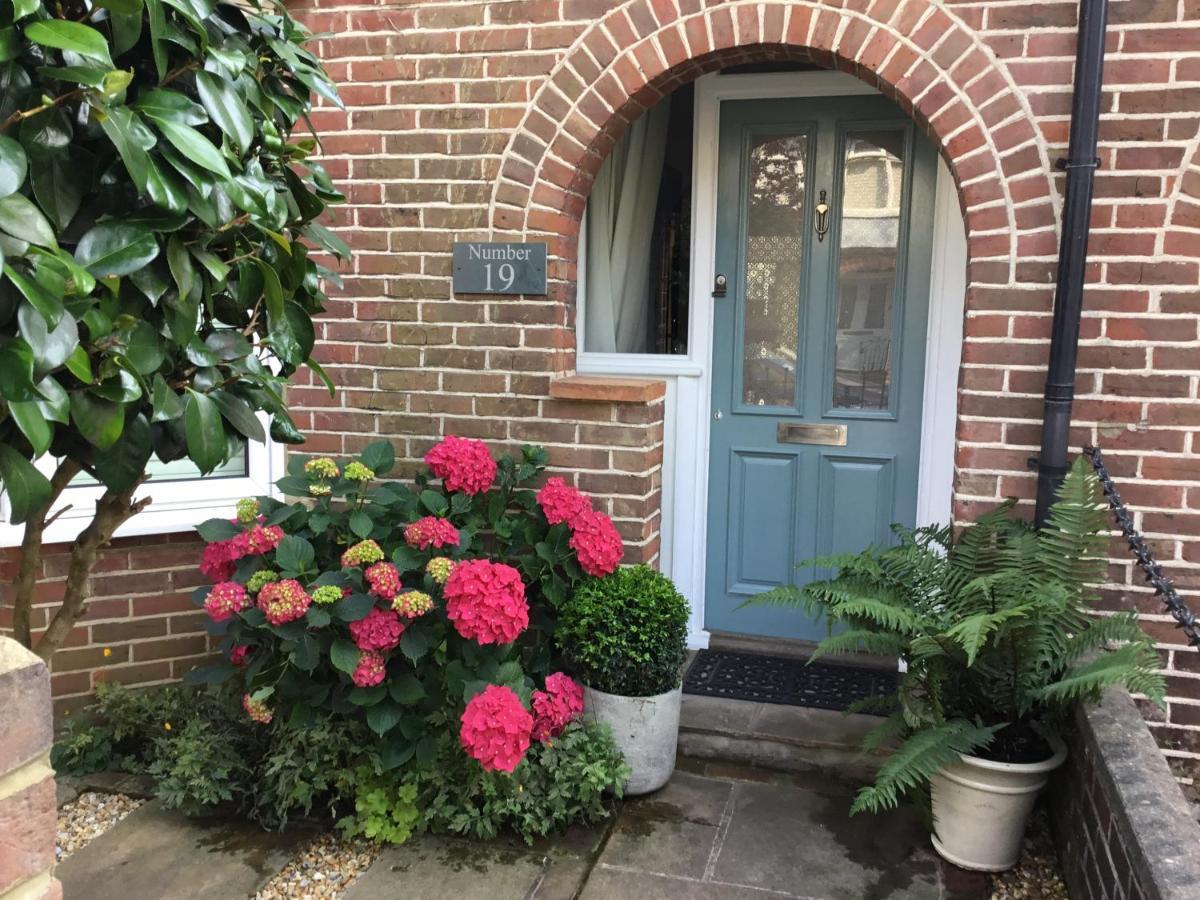 Number 19 B&B Chichester Extérieur photo